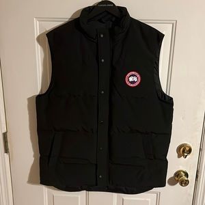 Extra large Canada goose vest 100% authentic… Price is firm! Paid $500.